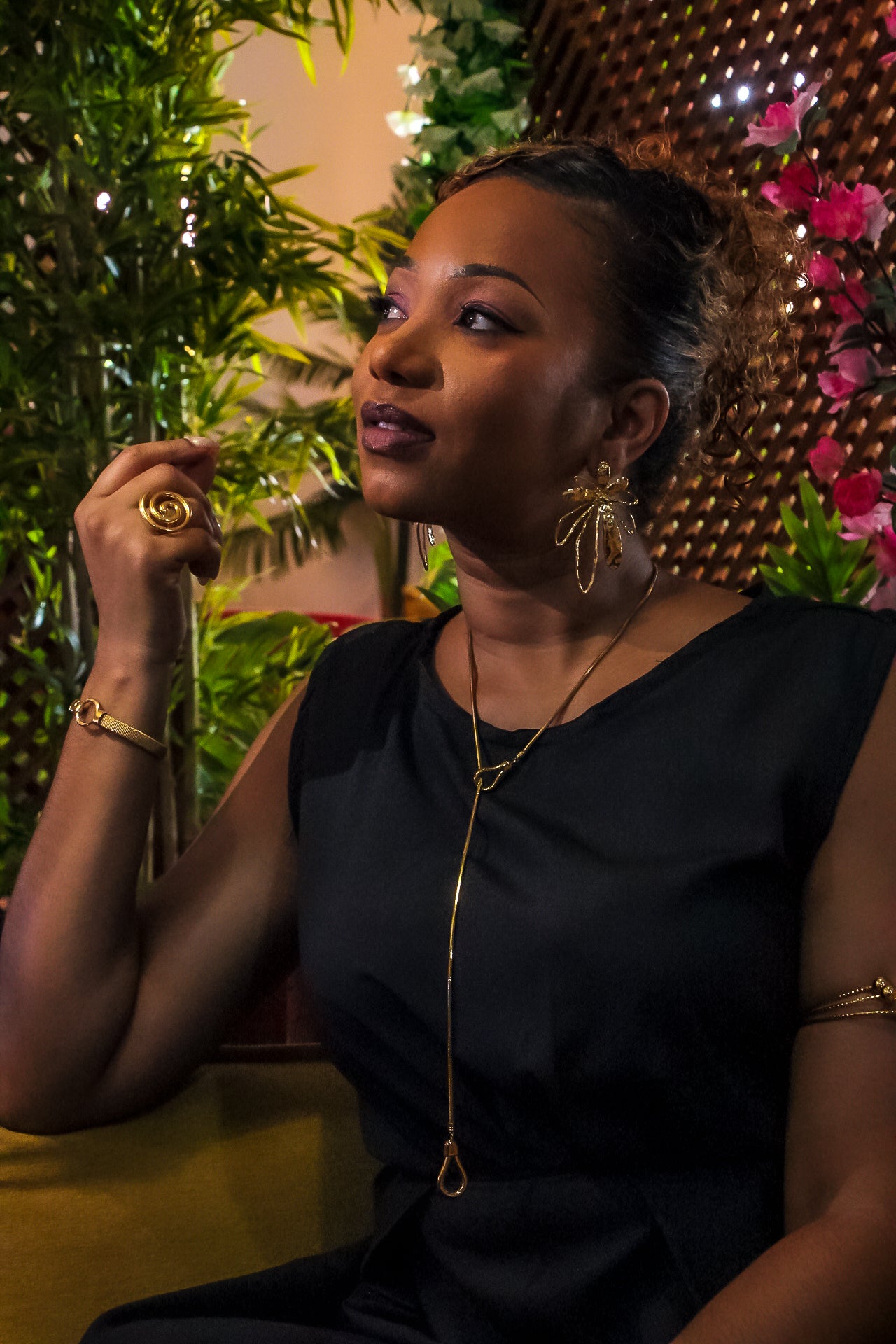 collier plongeant INTRIGUE