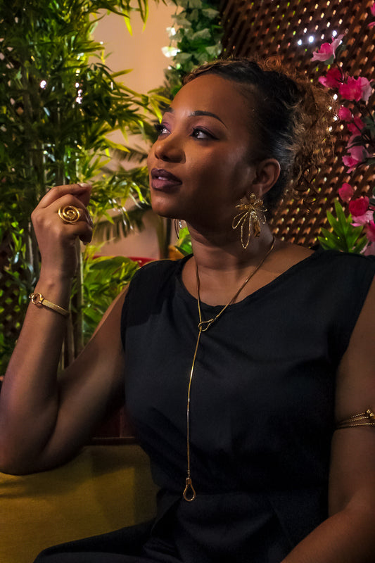 collier plongeant INTRIGUE